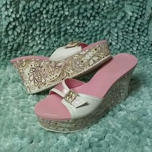 Pink/White BabyPhat paisley cat print wedge sz 7.5